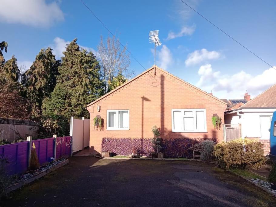 Cosy Bungalow In A Handy Location Market Harborough Bagian luar foto