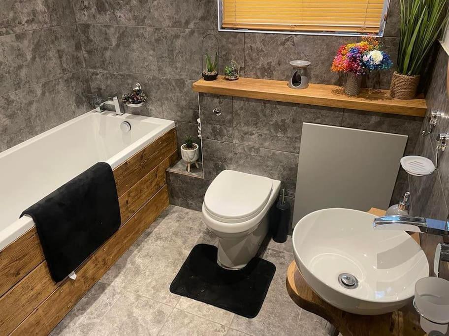 Cosy Bungalow In A Handy Location Market Harborough Bagian luar foto