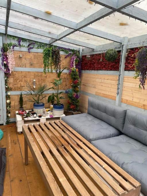 Cosy Bungalow In A Handy Location Market Harborough Bagian luar foto